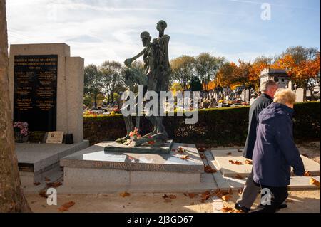 Paris, France - personnes visitant le cimetière du Père Lachaise, Monument aux Juifs déportés du Drancy pendant la Seconde Guerre mondiale, les juifs de l'holocauste pendant la seconde guerre mondiale Banque D'Images