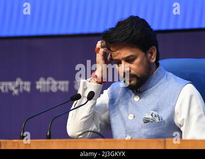 New Delhi, Inde - le 8 avril 2022 - le ministre de l'information et de la diffusion de l'Union, Anurag Thakur, conférence de presse sur la décision du Cabinet de l'Union, au Centre national des médias, à New Delhi, le vendredi 8 avril 2022. (Photo de Ravi Batra/Sipa USA) Banque D'Images