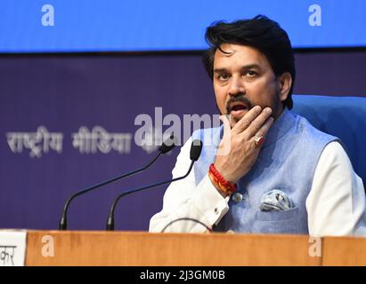 New Delhi, Inde - le 8 avril 2022 - le ministre de l'information et de la diffusion de l'Union, Anurag Thakur, conférence de presse sur la décision du Cabinet de l'Union, au Centre national des médias, à New Delhi, le vendredi 8 avril 2022. (Photo de Ravi Batra/Sipa USA) Banque D'Images