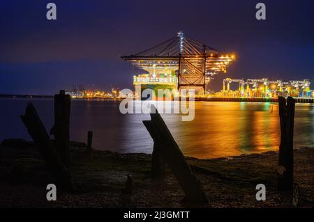 Ever Ace (Evergreen), le porte-conteneurs ultra grand format au port de Felixstowe - janvier 2022. Banque D'Images