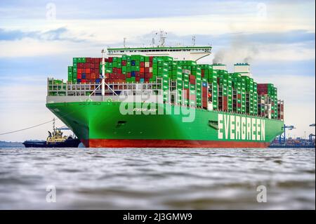 Ever Ace (Evergreen), le porte-conteneurs ultra grand format au port de Felixstowe - septembre 2021. Banque D'Images