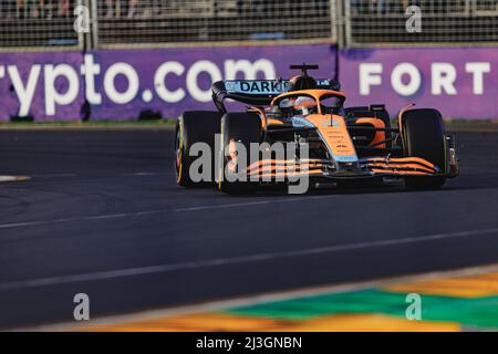 8th avril 2022, Albert Park, Melbourne, Australie ; Grand Prix d'Australie de Formule 1 de la FIA, séances d'essais libres ; Daniel Ricciardo, pilote McLaren, lors de l'entraînement libre 2 au Grand Prix d'Australie de Formule 1 Banque D'Images