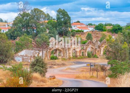 Bâtiment minier désolé à Minas de Sao Domingos au Portugal. Banque D'Images