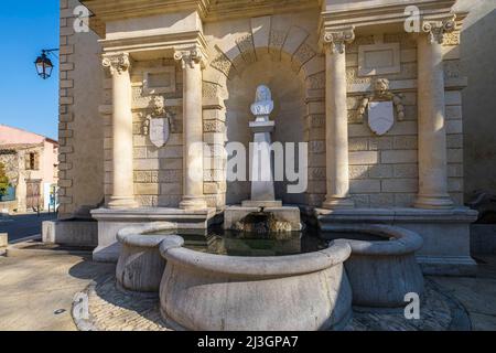 France, Alpes-de-haute-Provence, Mane, villages et villes de caractère, fontaine de l'Hospice soutenue par la maison médico-sociale, ancien Hôtel Dieu (1710) Banque D'Images