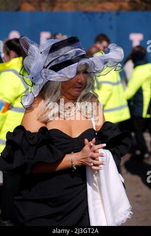 Hippodrome d'Aintree. 8th avril 2022. Aintree, Merseyside, Angleterre : Grand Festival national, jour 2 : un coureur arrive le deuxième jour de la rencontre Grand National à l'hippodrome d'Aintree à Liverpool, en Angleterre, le 8th avril 2022. Le deuxième jour de la grande réunion nationale de trois jours est traditionnellement connu sous le nom de Journée des dames. Crédit : action plus Sports/Alamy Live News Banque D'Images