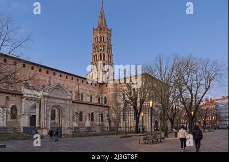 France, haute Garonne (31) Toulouse, église Saint-Sernin au crépuscule Banque D'Images