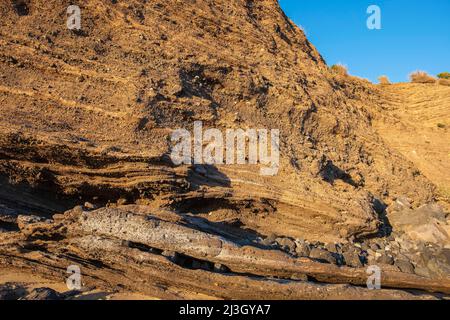 France, Herault, le Cap d'Agde, falaises volcaniques de la Plagette Banque D'Images