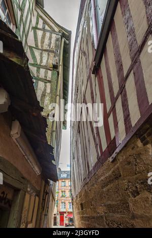 France, Seine-Maritime (76), Rouen, vue sur un bâtiment à la place du lieutenant Aubert, de la rue du Rosier, l'une des rues les plus étroites de Rouen Banque D'Images