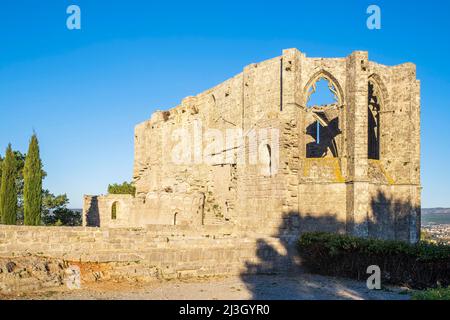 France, Herault, Gigean, abbaye Saint-Felix de Montceau fondée au 11th siècle dans le massif de la Gardiole Banque D'Images