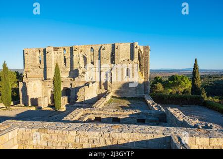 France, Herault, Gigean, abbaye Saint-Felix de Montceau fondée au 11th siècle dans le massif de la Gardiole Banque D'Images