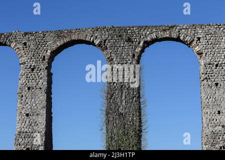 France, Indre et Loire, vallée de la Loire classée au patrimoine mondial par l'UNESCO, Luynes, l'aqueduc gallo-romain du 3rd siècle mesure actuellement 269 mètres contre 565 à l'origine Banque D'Images