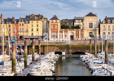 France, Seine Maritime, Dieppe, Côte d'Abatre, le port de plaisance, Quartier portuaire de Neuville-lès-Dieppe Banque D'Images