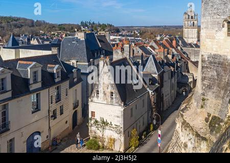 France, Indre et Loire, Loches, la ville depuis la terrasse de la porte Royale, en arrière-plan la tour Saint Antoine Banque D'Images