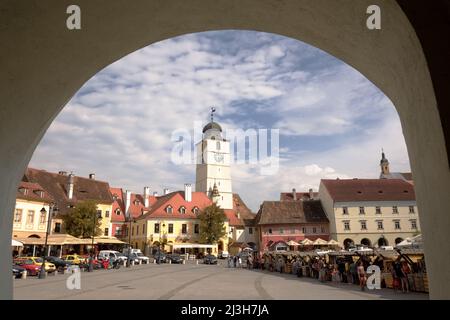 SIBIU, ROUMANIE - 01 AOÛT 2018 : Tour du Conseil de Piata Mica dans le centre historique médiéval Banque D'Images