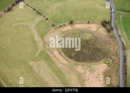 Silbury Hill, un grand monticule néolithique, près d'Avebury, Wiltshire, 2019. Banque D'Images