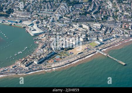 La ville et Pleasure Pier, Teignmouth, Devon, 2016. Banque D'Images