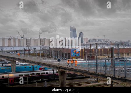 France, Paris, Tours Duo par Jean nouvel et le centre de maintenance SNCF Banque D'Images