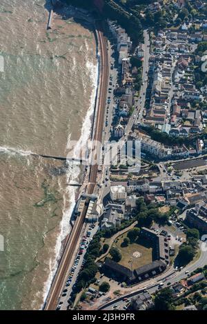 La gare de Dawlish et la ligne de chemin de fer longeant le bord de la mer, Devon, 2016. Banque D'Images