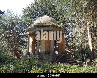 Sir Henry Samuelson Mausolée 'Temple du sommeil' Wisley et Ockham Common, Chatley Heath, Surrey, Royaume-Uni. Banque D'Images