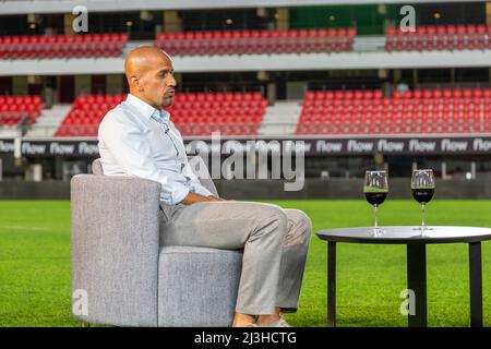 Juan Sebastian Veron dans un entretien avec une émission de télévision locale au stade de l'ONU à Estudiantes de la Plata Banque D'Images