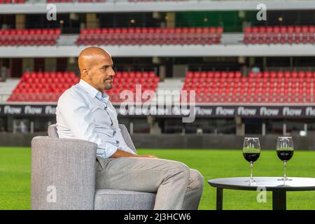 Juan Sebastian Veron dans un entretien avec une émission de télévision locale au stade de l'ONU à Estudiantes de la Plata Banque D'Images