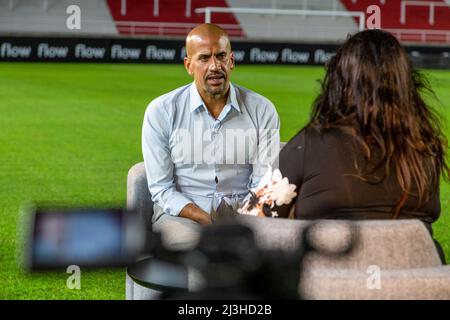 Juan Sebastian Veron dans un entretien avec une émission de télévision locale au stade de l'ONU à Estudiantes de la Plata Banque D'Images