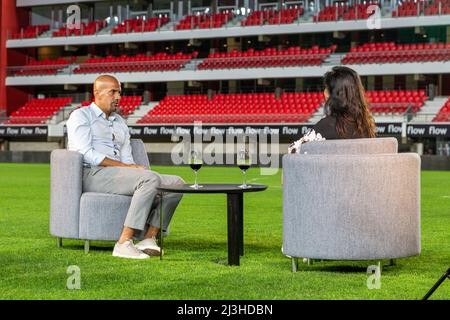 Juan Sebastian Veron dans un entretien avec une émission de télévision locale au stade de l'ONU à Estudiantes de la Plata Banque D'Images