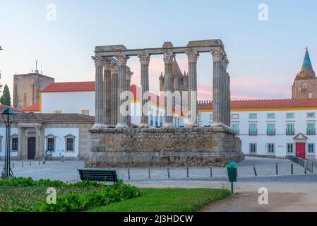 Temple de Diana dans la ville portugaise Evora. Banque D'Images