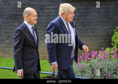 Westminster, Londres, Royaume-Uni, 08th avril 2022. OLAF Scholz et Boris Johnson se rentreront à leur conférence de presse au Cabinet Office. Boris Johnson, député, Premier ministre britannique, accueille aujourd'hui le chancelier allemand OLAF Scholz à Downing Street pour des réunions sur la situation en Ukraine ainsi que sur des sujets internationaux et bilatéraux. Banque D'Images