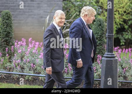 Westminster, Londres, Royaume-Uni, 08th avril 2022. OLAF Scholz et Boris Johnson se rentreront à leur conférence de presse au Cabinet Office. Boris Johnson, député, Premier ministre britannique, accueille aujourd'hui le chancelier allemand OLAF Scholz à Downing Street pour des réunions sur la situation en Ukraine ainsi que sur des sujets internationaux et bilatéraux. Banque D'Images