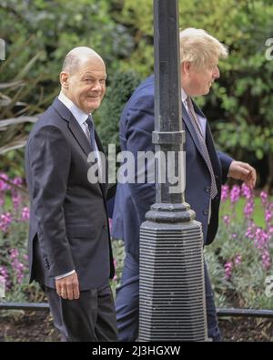 Westminster, Londres, Royaume-Uni, 08th avril 2022. OLAF Scholz et Boris Johnson se rentreront à leur conférence de presse au Cabinet Office. Boris Johnson, député, Premier ministre britannique, accueille aujourd'hui le chancelier allemand OLAF Scholz à Downing Street pour des réunions sur la situation en Ukraine ainsi que sur des sujets internationaux et bilatéraux. Banque D'Images