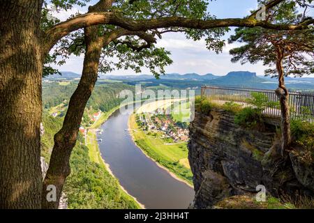 Vue sur l'Elbe près de Dresde depuis le bastion Banque D'Images