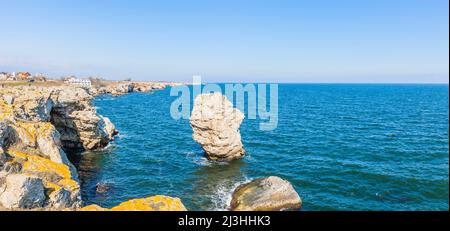 Falaises de Tyulenovo sur la côte bulgare de la mer Noire Banque D'Images