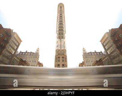 QUARTIER FLATIRON, New York City, NY, USA, bâtiment historique Flatiron ou Fuller, un site d'intérêt triangulaire de 22 étages avec cadre en acier situé dans la Cinquième Avenue de Manhattan, a été achevé en 1902. Banque D'Images