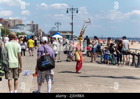 CONEY ISLAND, New York City, NY, Etats-Unis, artiste chinois au broadwalk Banque D'Images