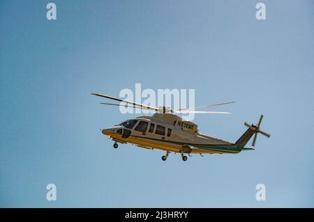 Manhattan, New York City, NY, États-Unis, Un hélicoptère et quelques gratte-ciels à Manhattan Banque D'Images