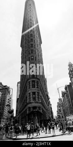 QUARTIER FLATIRON, New York City, NY, USA, bâtiment historique Flatiron ou Fuller, un site d'intérêt triangulaire de 22 étages avec cadre en acier situé dans la Cinquième Avenue de Manhattan, a été achevé en 1902. Banque D'Images