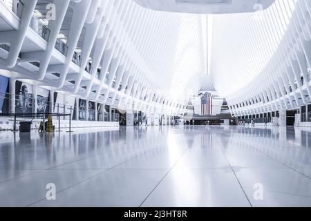 49 Street, New York City, NY, USA, World Trade Center Transportation Hub ou Oculus conçu par Santiago Calatrava architecte dans le quartier financier à l'intérieur Banque D'Images