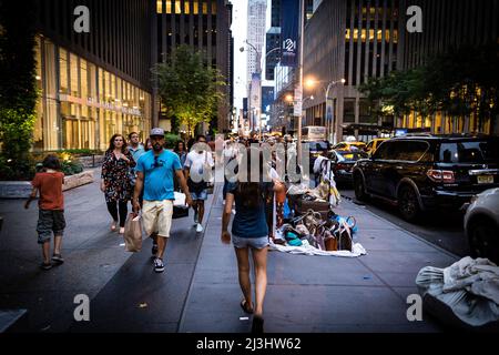 49 Street, New York City, NY, Etats-Unis, Street Scene près de Times Square Banque D'Images