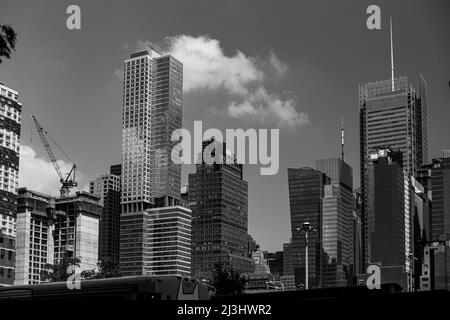 Hell's Kitchen, New York City, NY, USA, Skyline manhattan en noir et blanc Banque D'Images