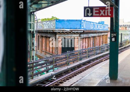 BROADWAY/MYRTLE AV, New York City, NY, Etats-Unis, à la station de métro myrte Avenue à Brooklyn. LIGNES J, Z, M Banque D'Images