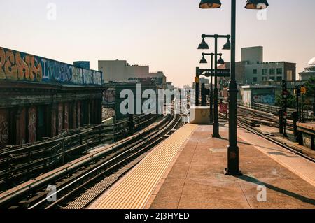 BROADWAY/MYRTLE AV, New York City, NY, Etats-Unis, à la station de métro myrte Avenue à Brooklyn. LIGNES J, Z, M Banque D'Images