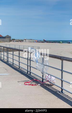 ROCKAWAY PARK, New York City, NY, USA, ballons quelqu'un a oublié Banque D'Images