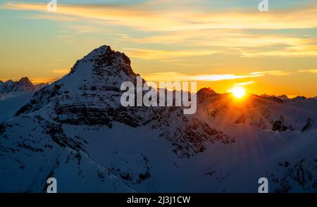 Beau coucher de soleil en hiver Lechtal Alpes, Tyrol, Autriche, Europe Banque D'Images