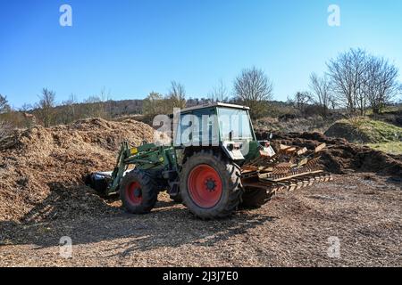 Breuberg, Hesse, Allemagne, Fendt Farmer 308 LSA / FWA 178 S avec godet de chargeur, année 1998, capacité 4154 ccm, 86 ch. Banque D'Images