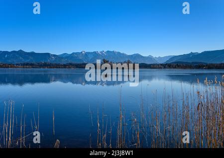 Allemagne, Bavière, haute-Bavière, Pfaffenwinkel, Uffing am Staffelsee, Staffelsee vs Estergebirge Banque D'Images
