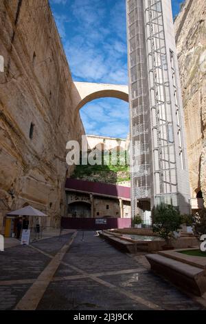 Les remontées mécaniques de Barrakka Panoramic sont situées à l'intérieur des fortifications de la Valette et relient le quai de Lascaris aux jardins de la haute-Barrakka. Il permet un Banque D'Images