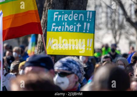 Allemagne, Bade-Wurtemberg, Stuttgart, manifestation de paix contre la guerre d'Ukraine, 13.03.2022 Banque D'Images