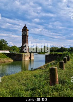 Jauge de niveau d'eau à Luitpoldhafen, Ludwigshafen, Banque D'Images