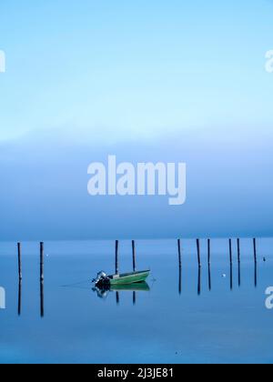 Atmosphère brumeuse à l'Ammersee, Utting, Banque D'Images